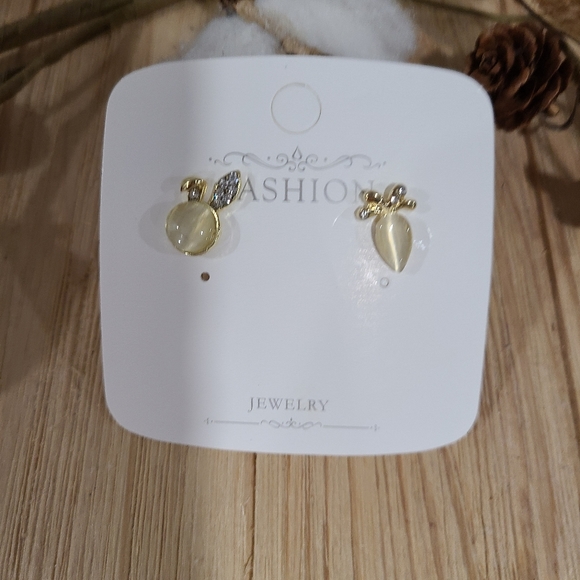 🐰🥕NEW🐰🥕ADORABLE!! BUNNY AND CARROT STUD CZ EARRINGS 🐰🥕 - Picture 4 of 13